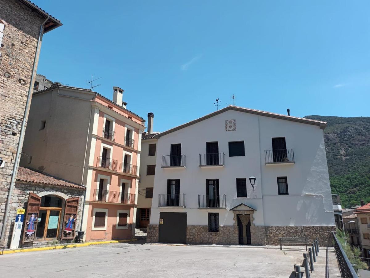 Un Tros De Sal. Casa Rural A Gerri De La Sal. Villa Exterior photo